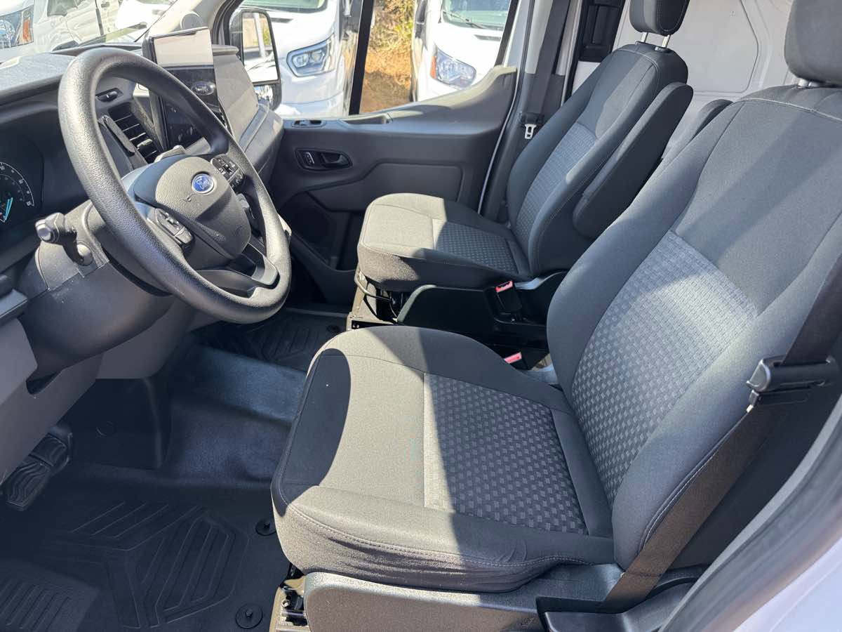 Used 2023 Ford E-Transit Medium Roof image 24