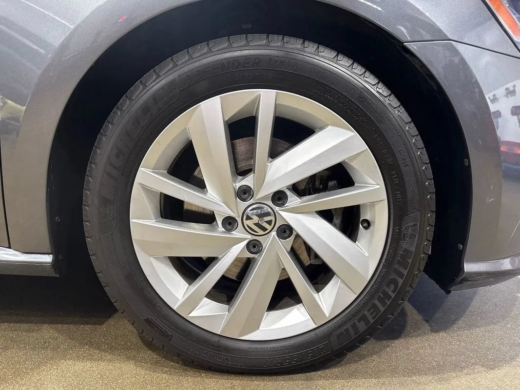 Used 2018 Volkswagen Passat 2.0T SE FWD image 59