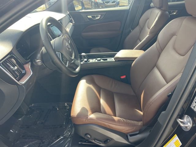 Used 2025 Volvo V60 B5 Cross Country Plus image 27