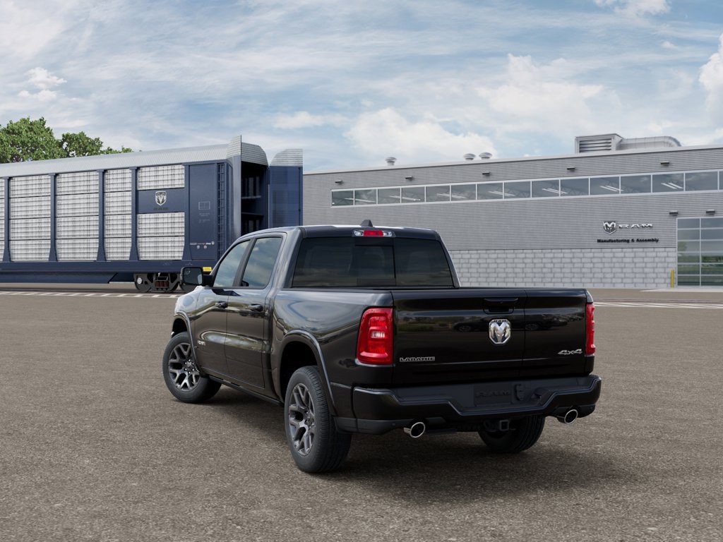 New 2027 RAM 1500 Laramie AWD/4WD image 3