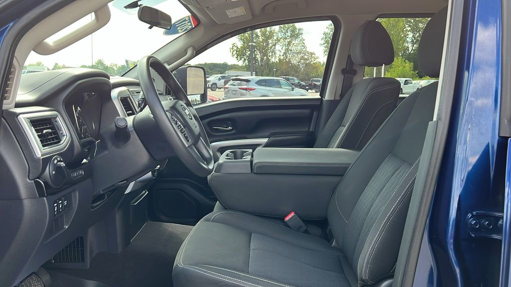Used 2017 Nissan Titan SV image 8