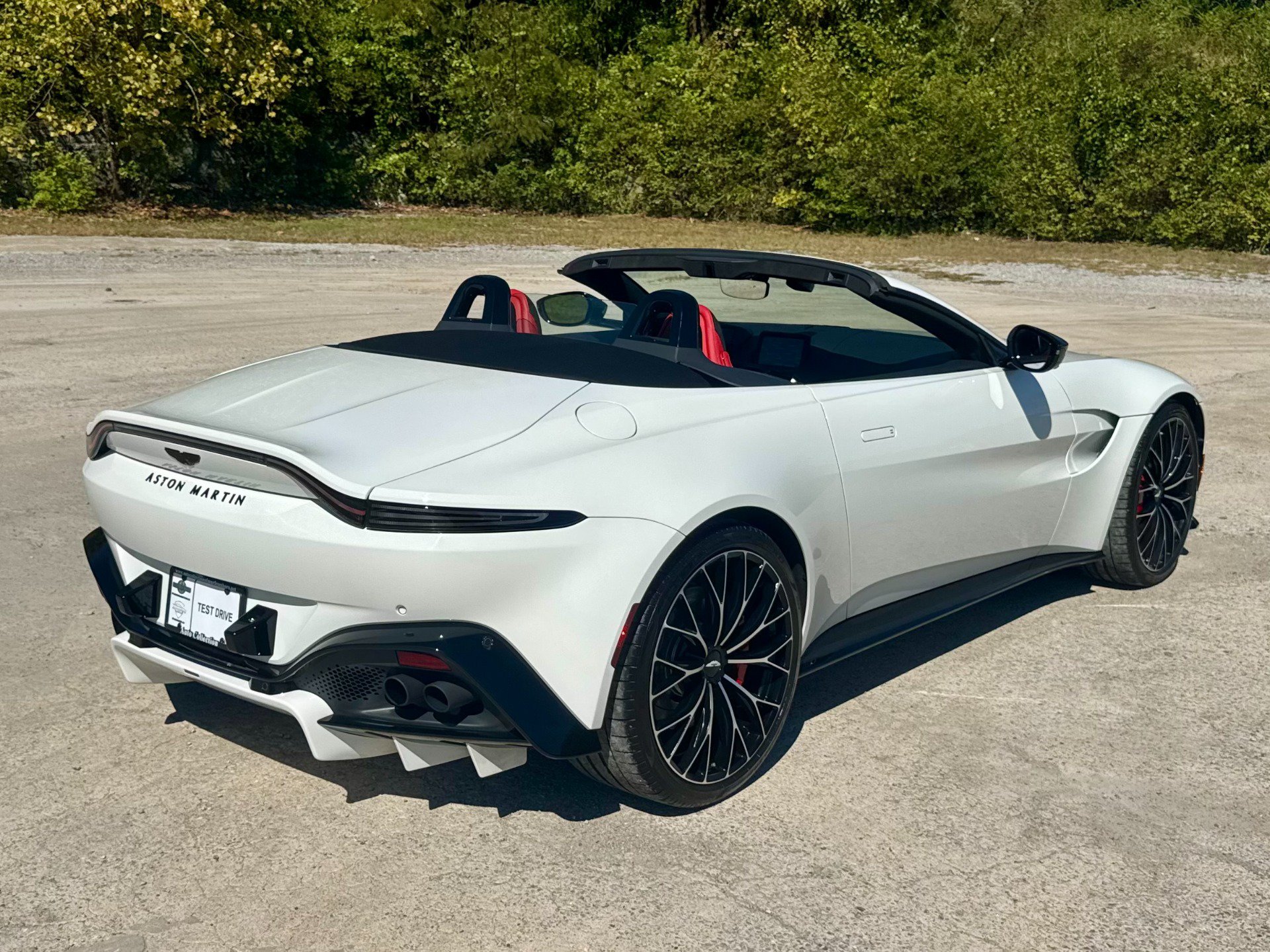 Used 2023 Aston Martin V8 Vantage Roadster RWD image 4