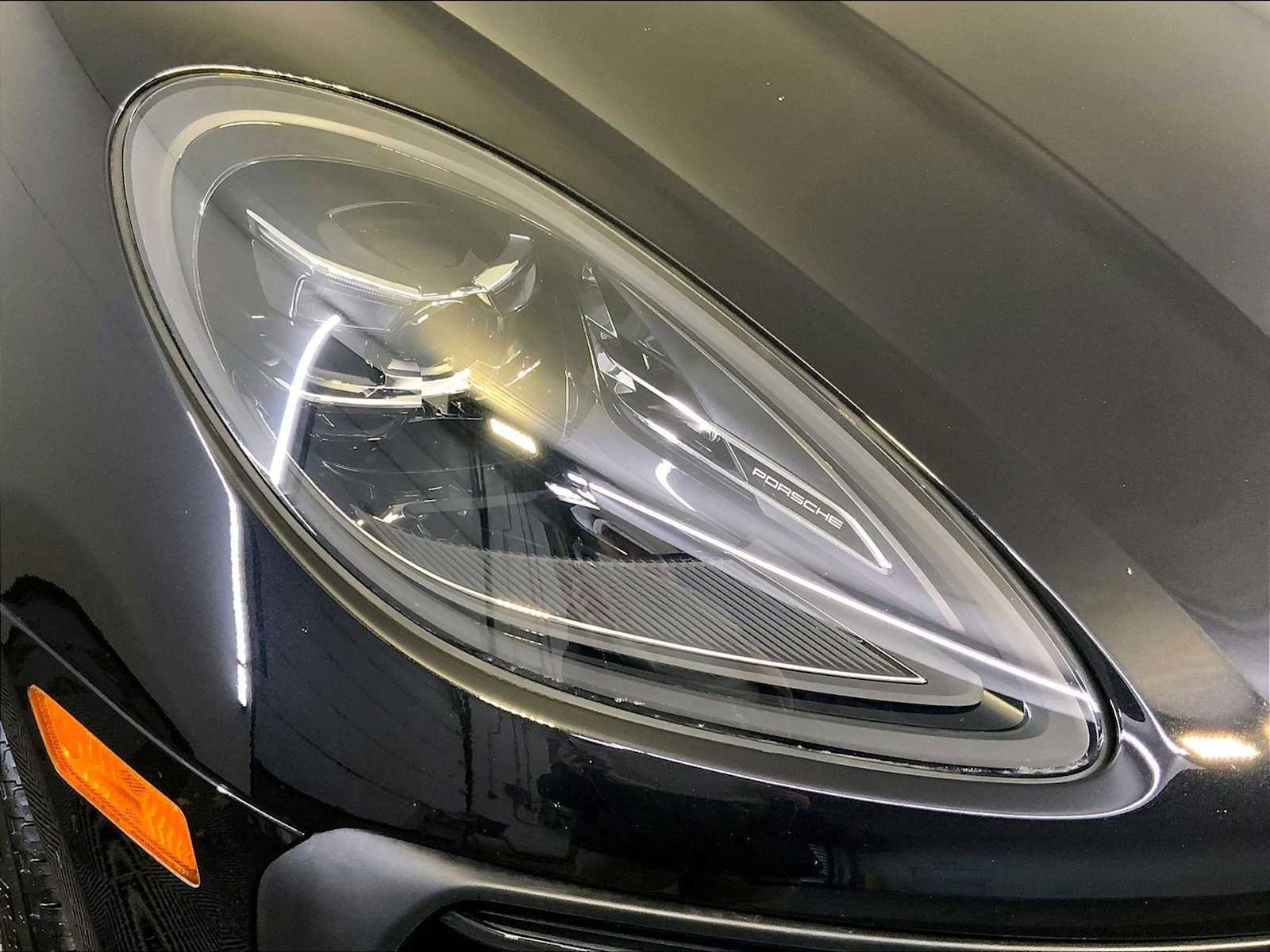 Certified 2025 Porsche Macan image 12