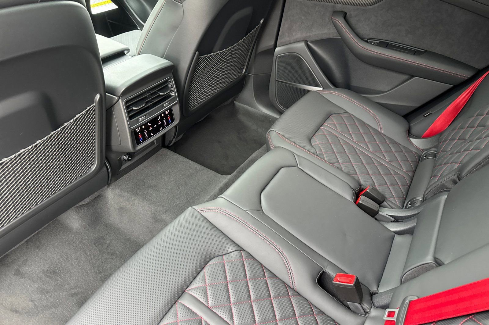 New 2026 Audi SQ8 Prestige image 9