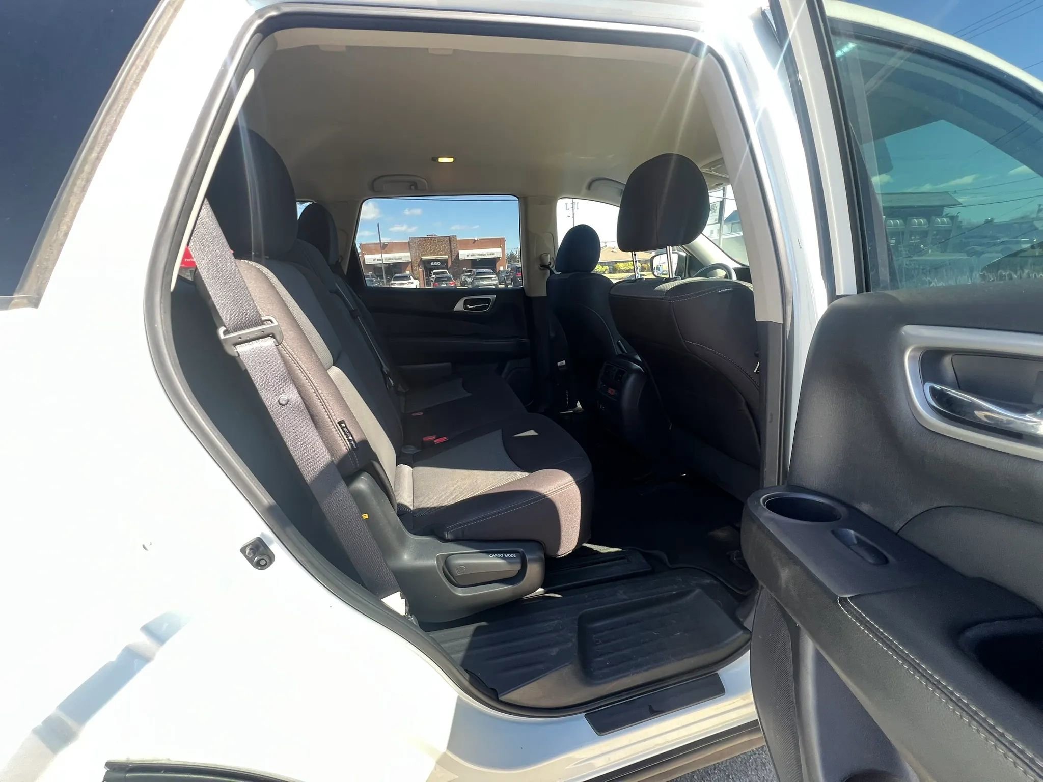 Used 2019 Nissan Pathfinder S image 29