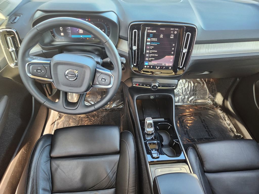 Used 2023 Volvo XC40 B5 Plus w/ Climate Package image 15