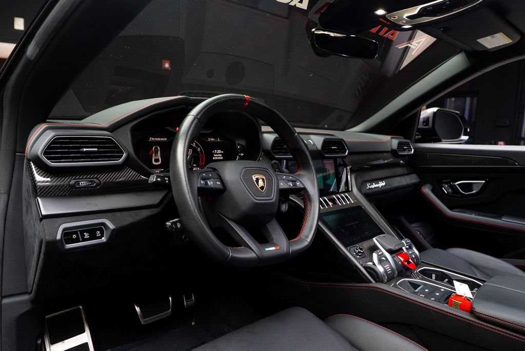Used 2023 Lamborghini Urus Performante AWD/4WD image 40