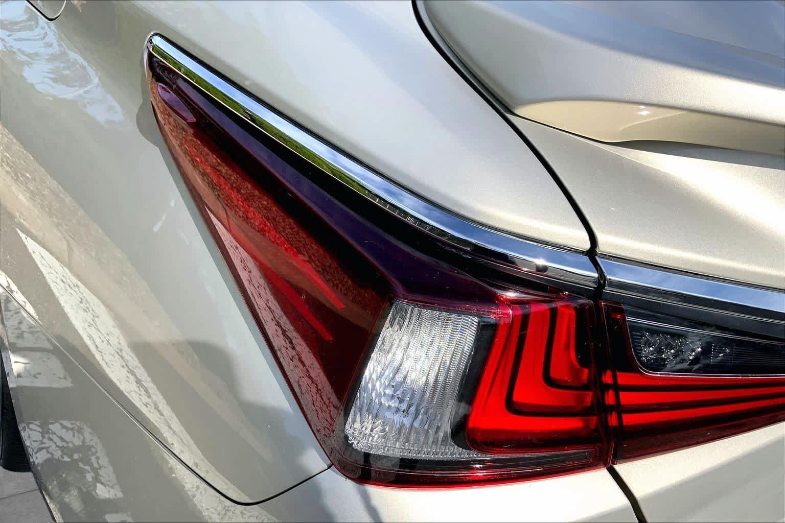 Certified 2021 Lexus ES 350 w/ Premium Package FWD image 29