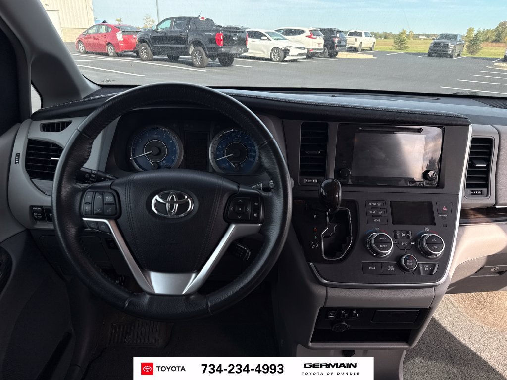 Used 2017 Toyota Sienna XLE w/ XLE Navigation Package AWD/4WD image 21