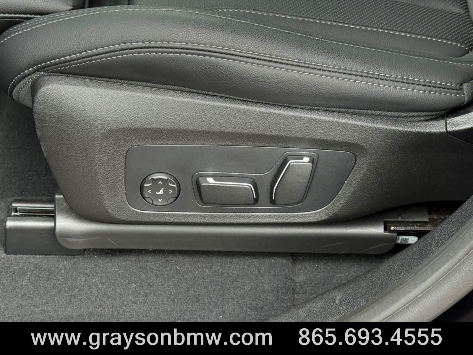 Used 2025 BMW X4 xDrive30i AWD/4WD image 13
