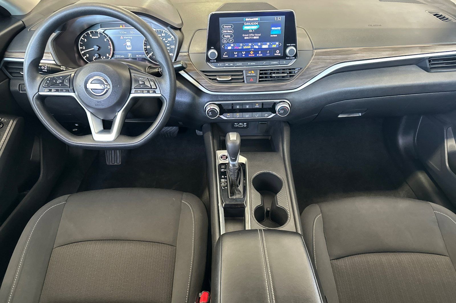 Used 2025 Nissan Altima 2.5 SV FWD image 13