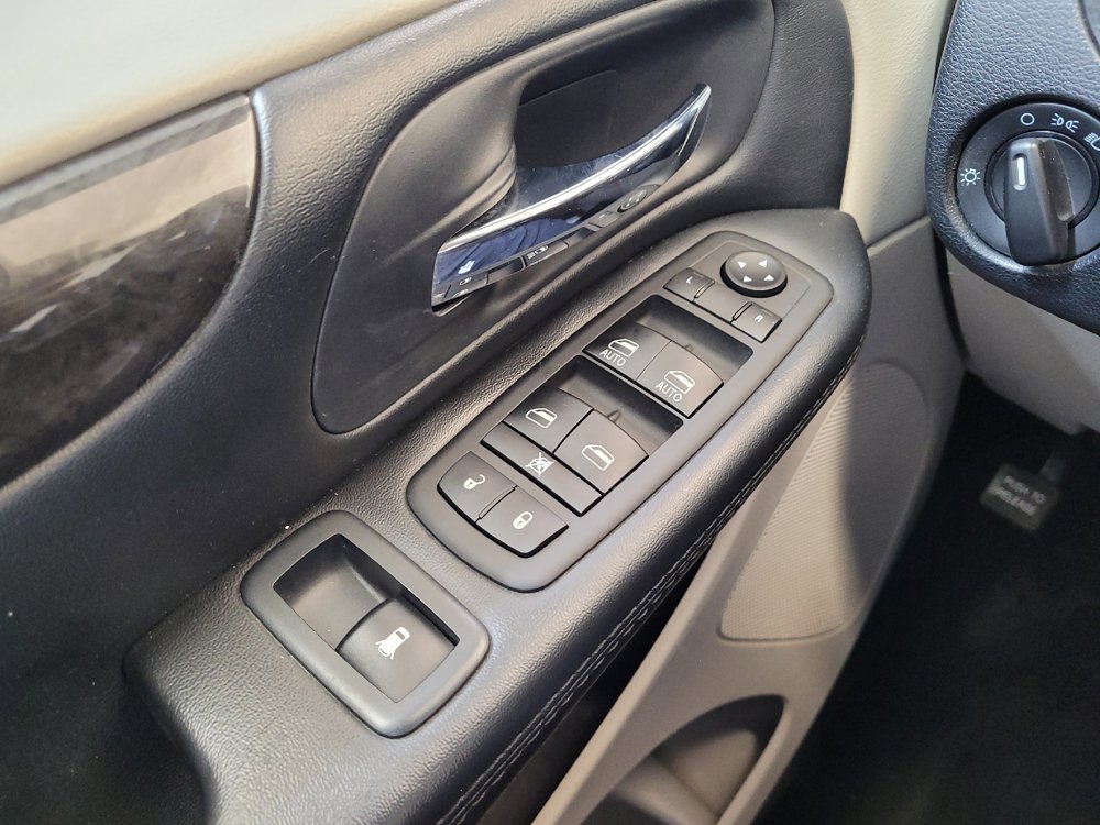 Used 2019 Dodge Grand Caravan SE FWD image 27