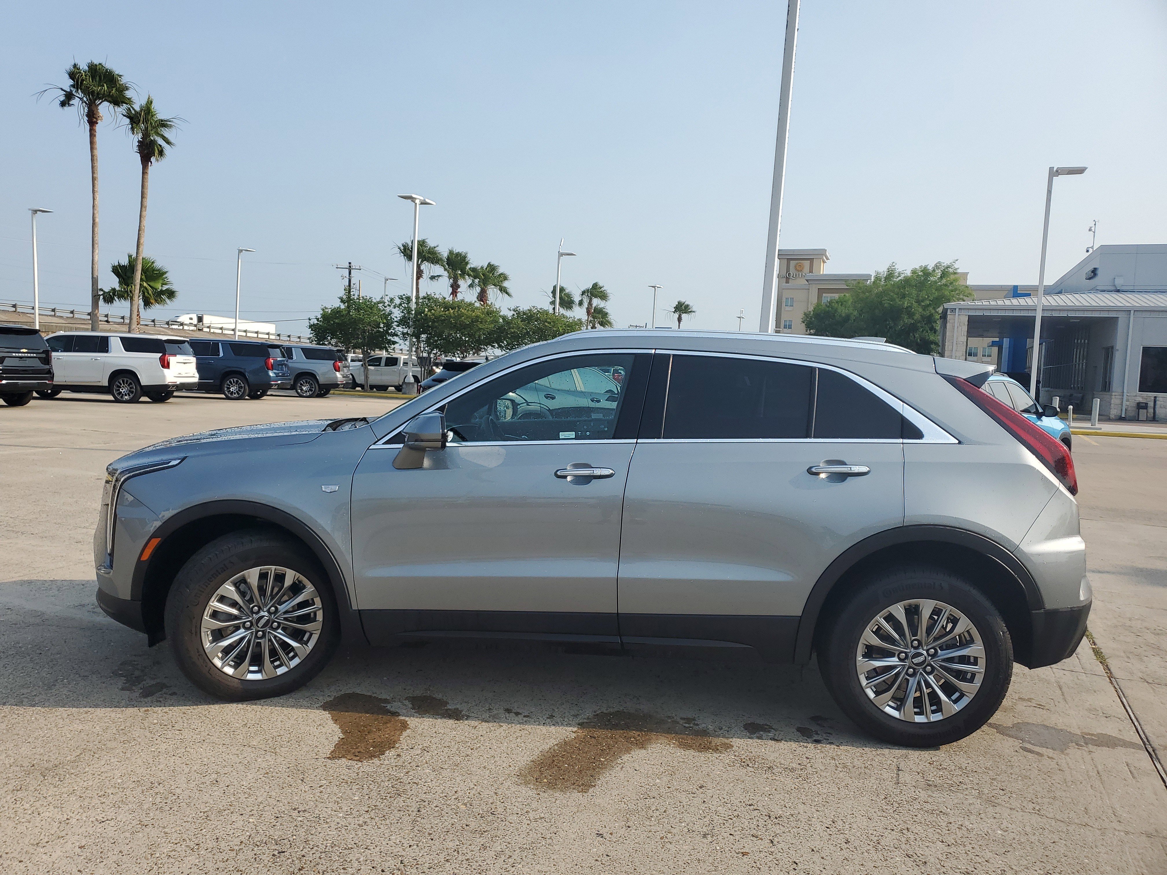 Used 2024 Cadillac XT4 Premium Luxury image 4