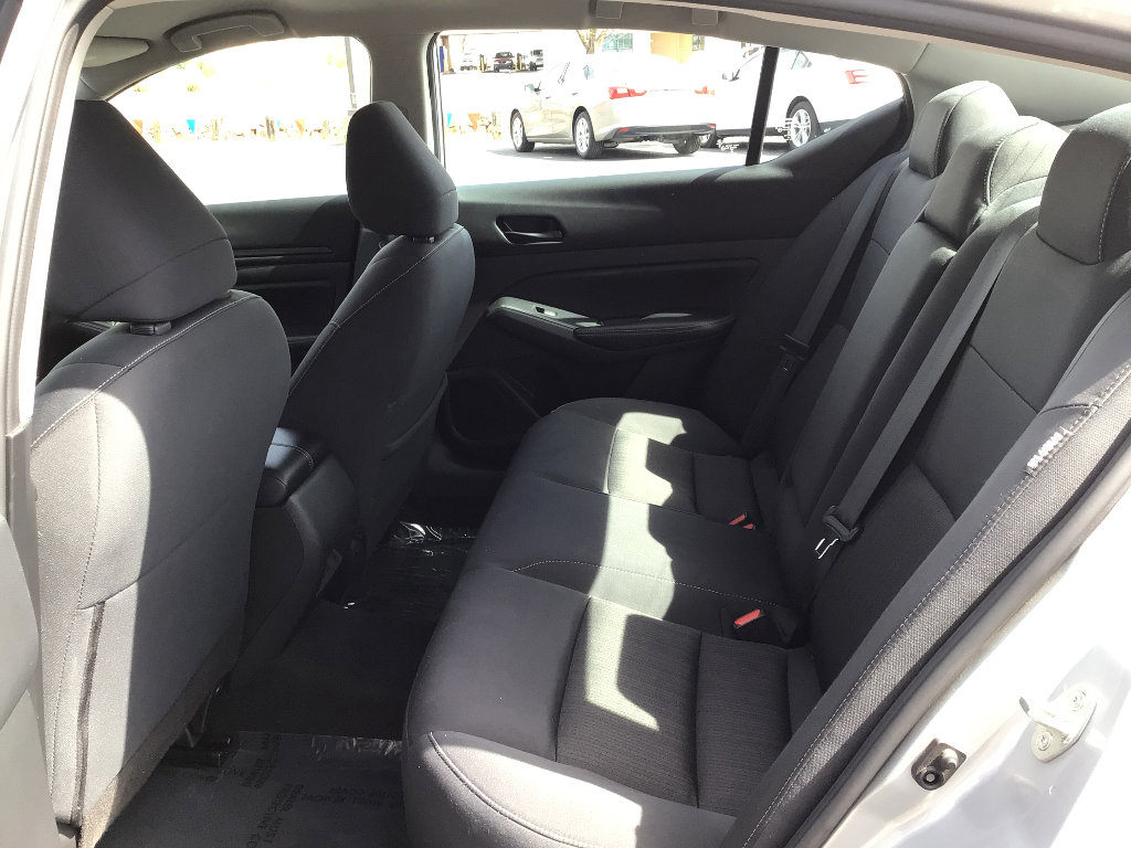 Used 2024 Nissan Altima 2.5 SV FWD image 9