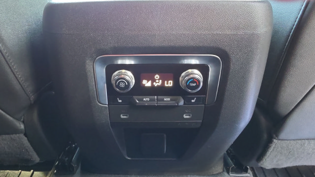 Used 2022 GMC Yukon XL AT4 w/ Technology Package AWD/4WD image 17