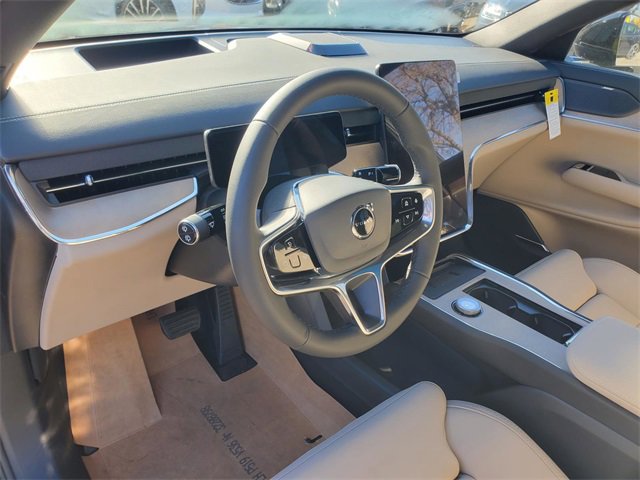 New 2025 Volvo EX90 Plus w/ Protection Package Premier image 16