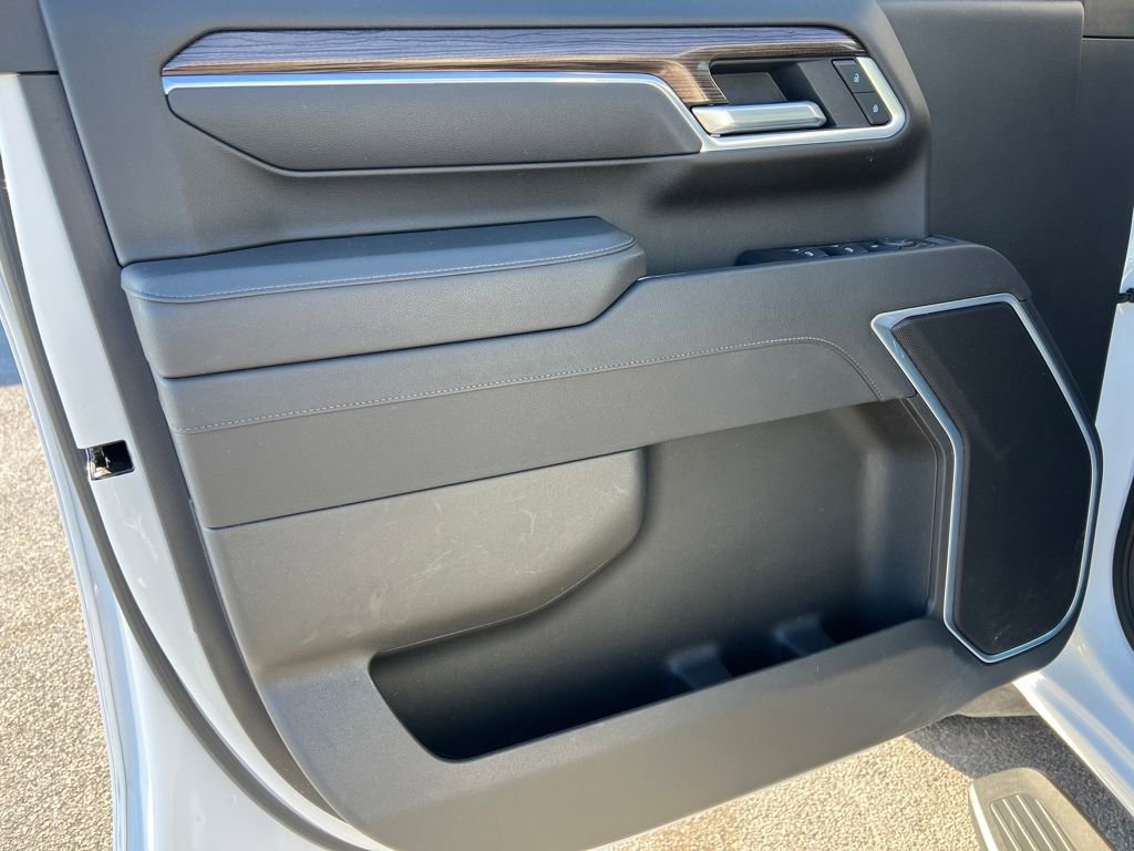 Used 2025 Chevrolet Silverado 2500 LT w/ Convenience Package image 17