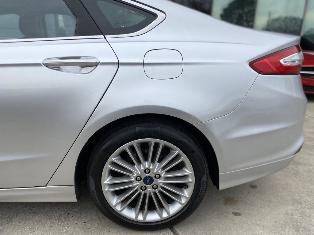 Used 2016 Ford Fusion SE w/ Equipment Group 202A image 8