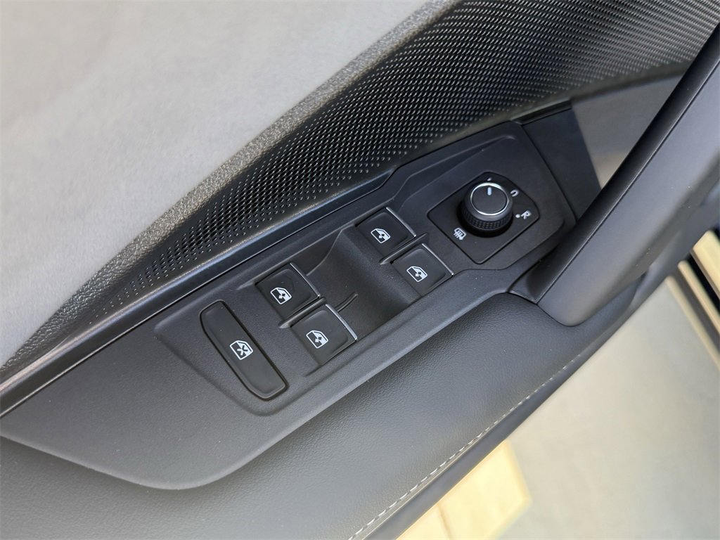 New 2026 Volkswagen Tiguan SE R-Line image 11