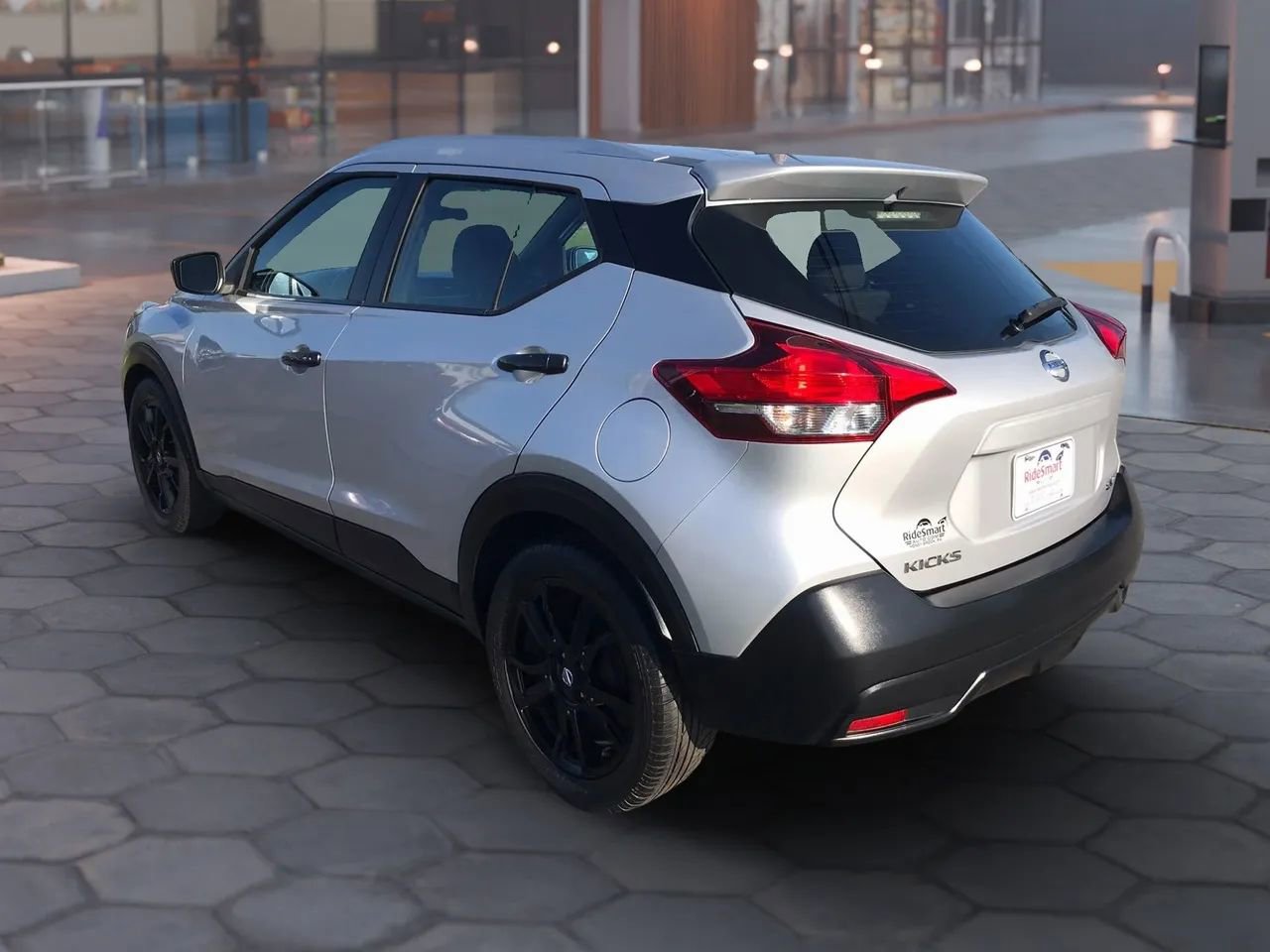 Used 2019 Nissan Kicks SV image 8
