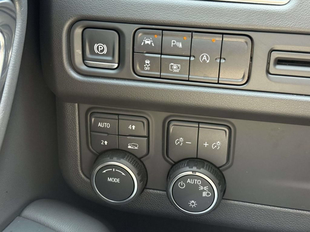 Used 2024 Chevrolet Tahoe LT w/ LT Signature Plus Package AWD/4WD image 24