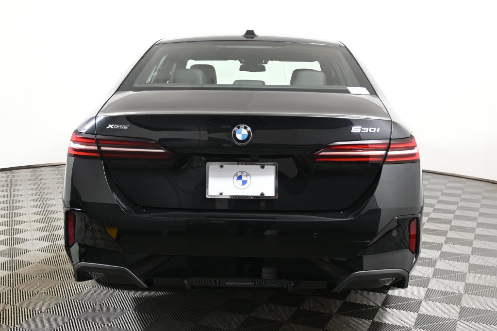 Used 2026 BMW 530i xDrive w/ M Sport Package AWD/4WD image 6