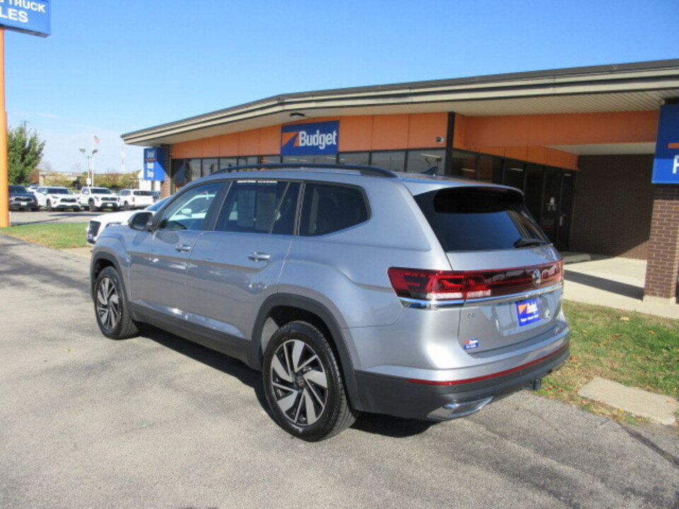 Used 2025 Volkswagen Atlas SE image 3