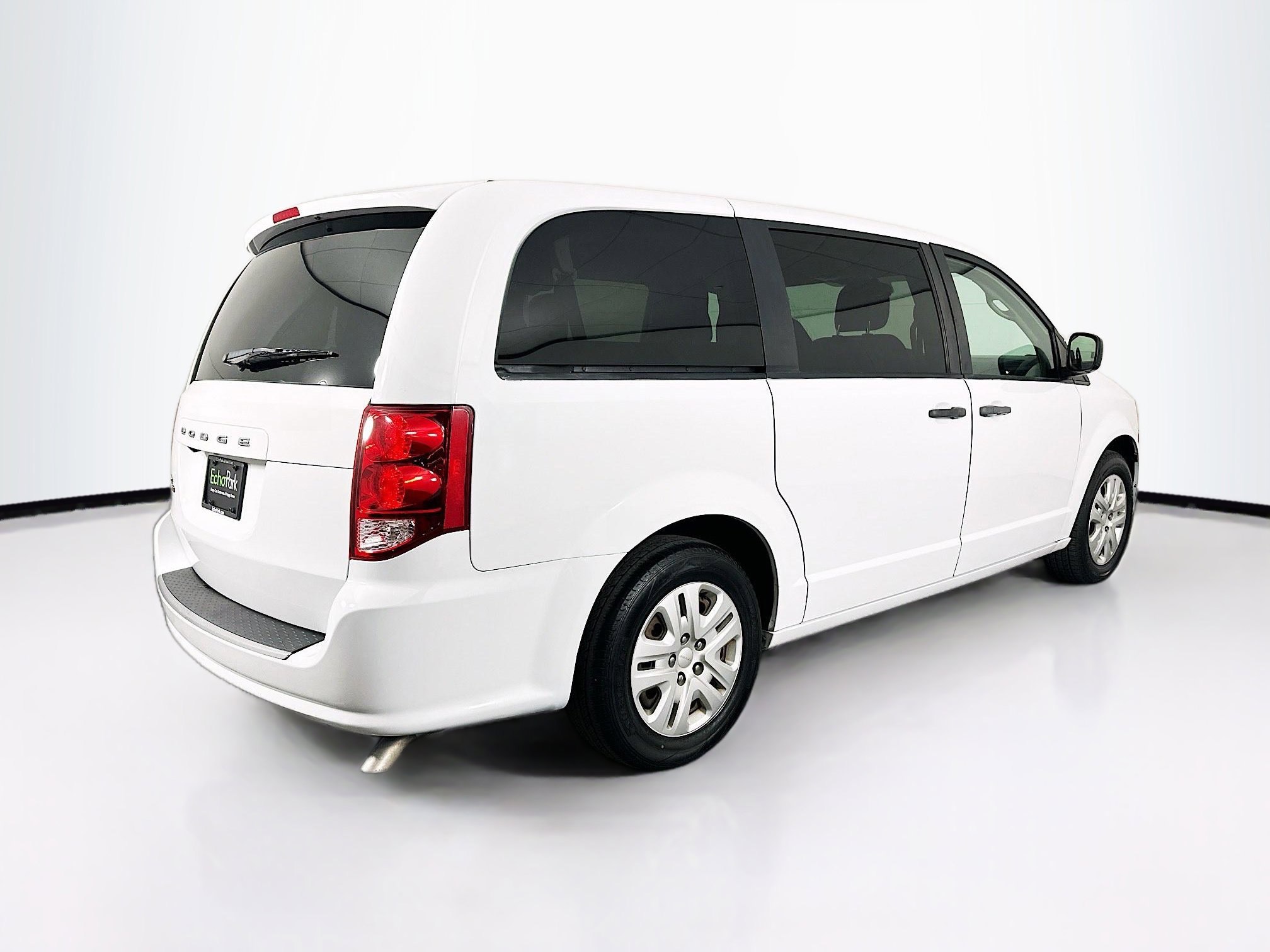 Used 2019 Dodge Grand Caravan SE w/ UConnect Hands-Free Group image 9