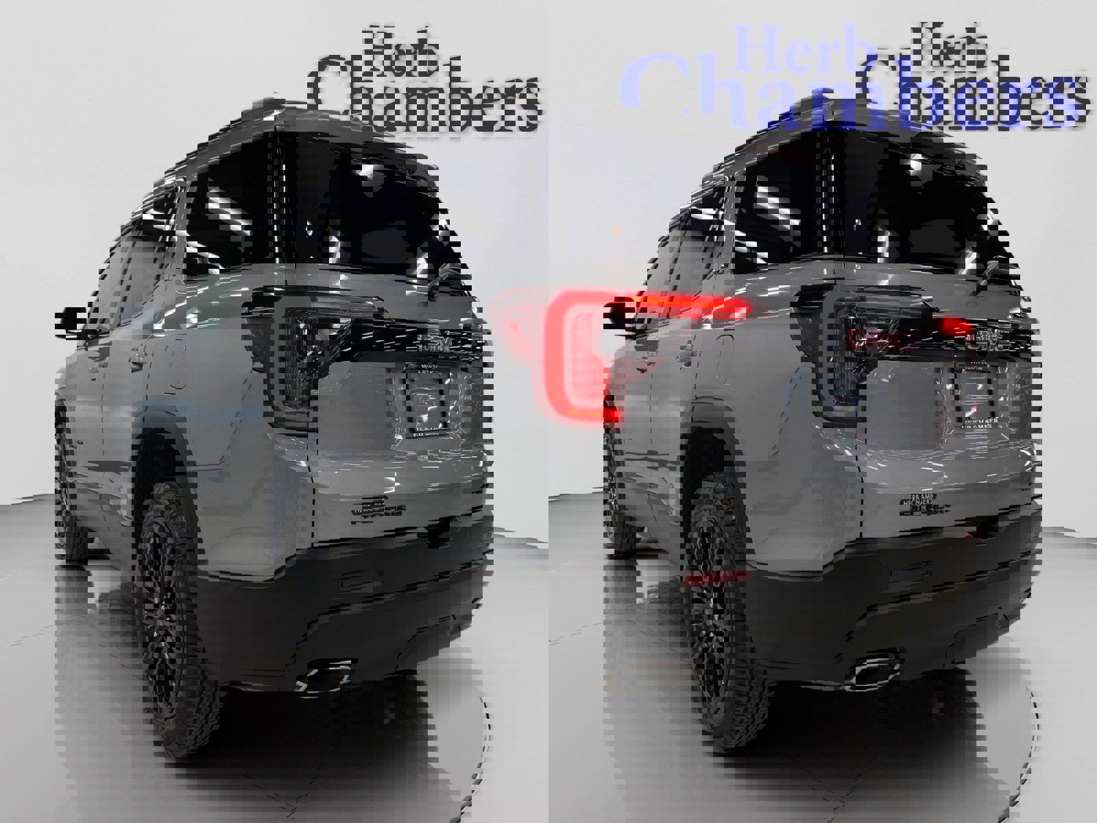 Used 2023 GMC Acadia SLE w/ Driver Convenience Package image 3