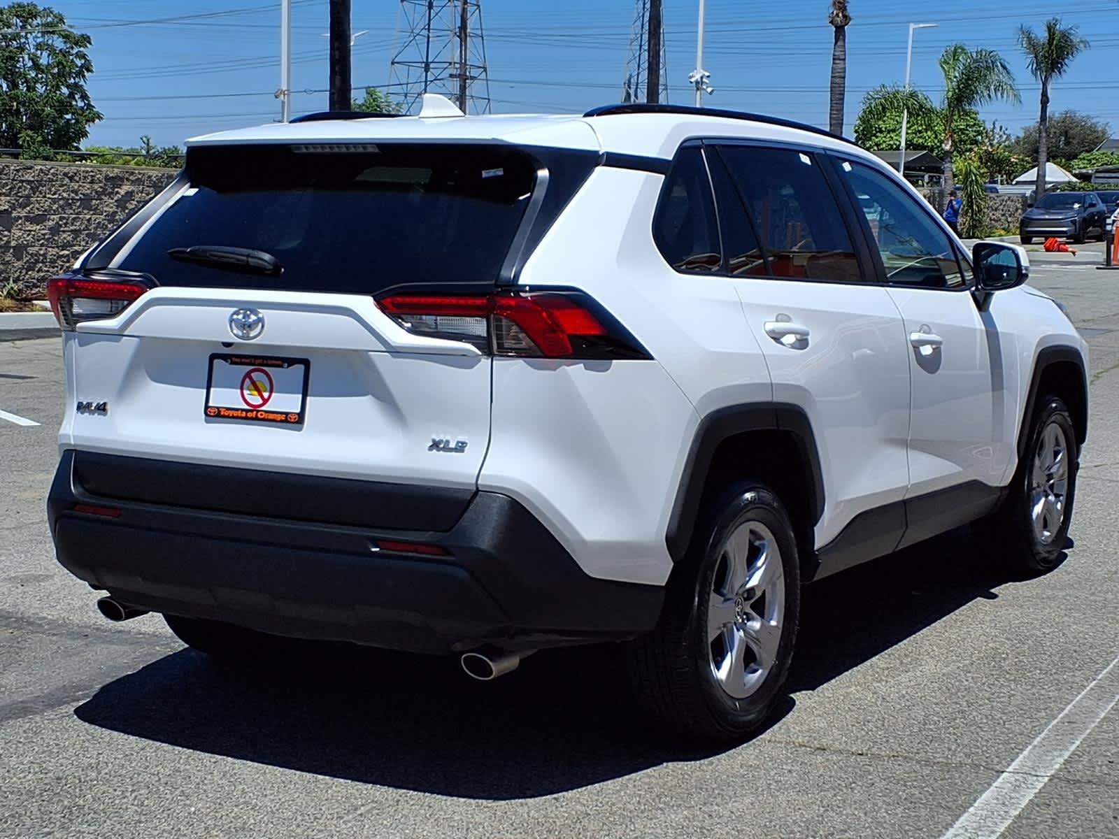 Used 2025 Toyota RAV4 XLE FWD image 6