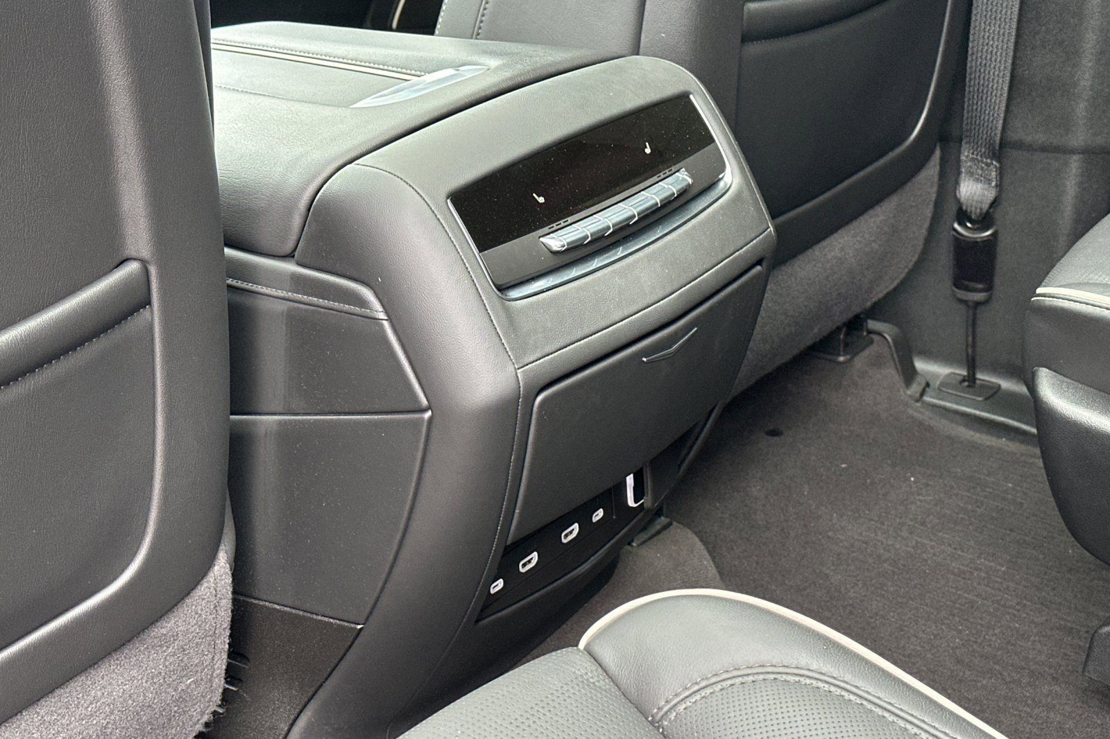 Used 2024 Cadillac Escalade ESV Premium Luxury w/ Performance Package image 15