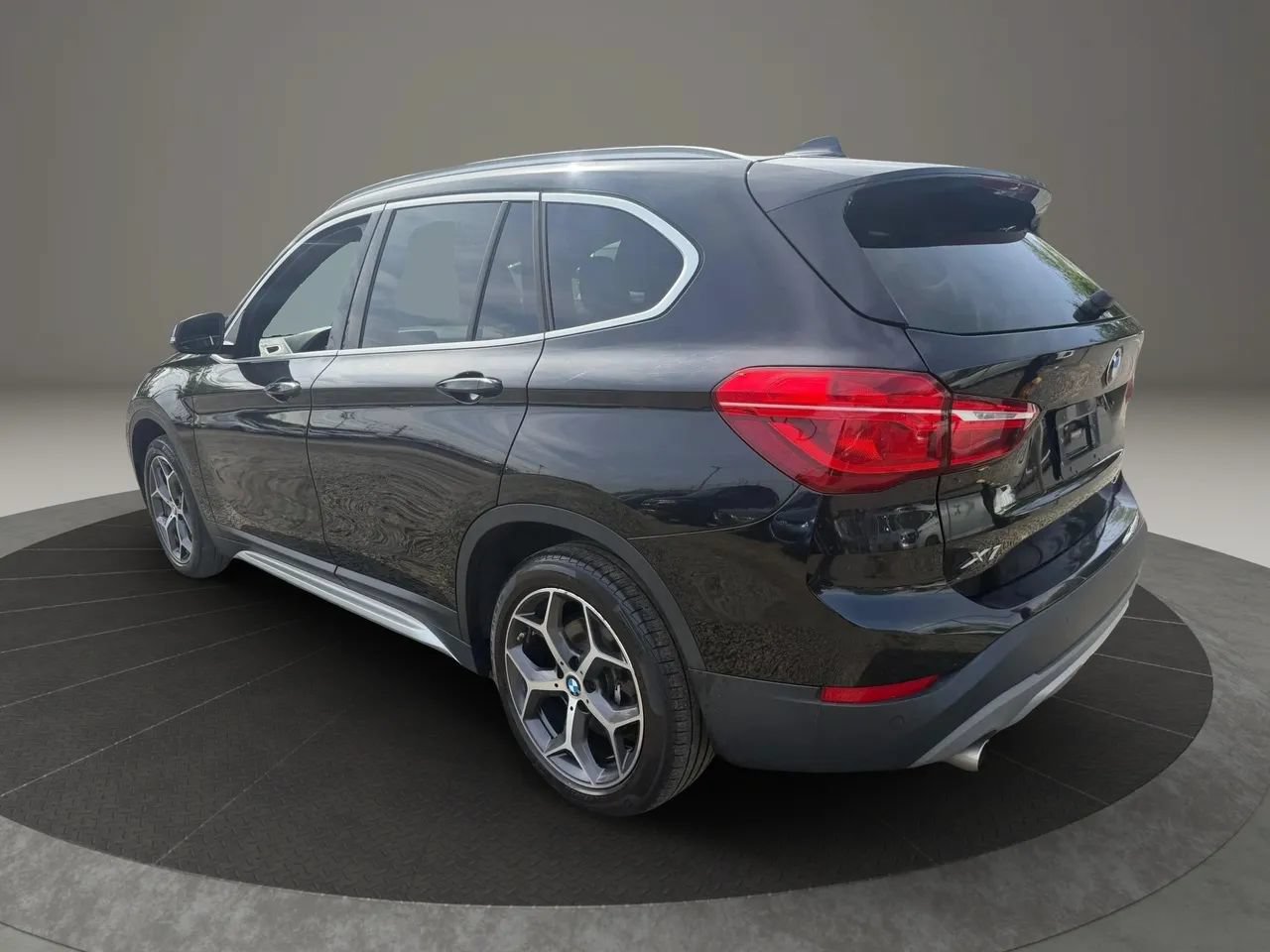 Used 2019 BMW X1 xDrive28i w/ Convenience Package AWD/4WD image 7
