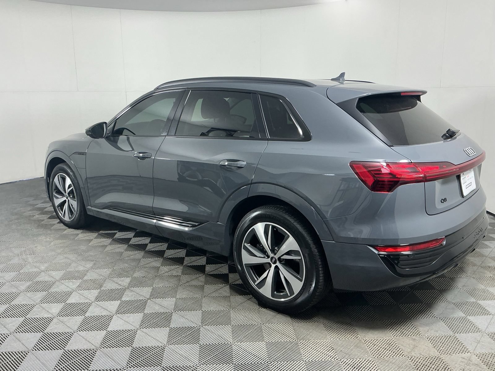 Used 2024 Audi Q8 e-tron Premium Plus AWD/4WD image 7