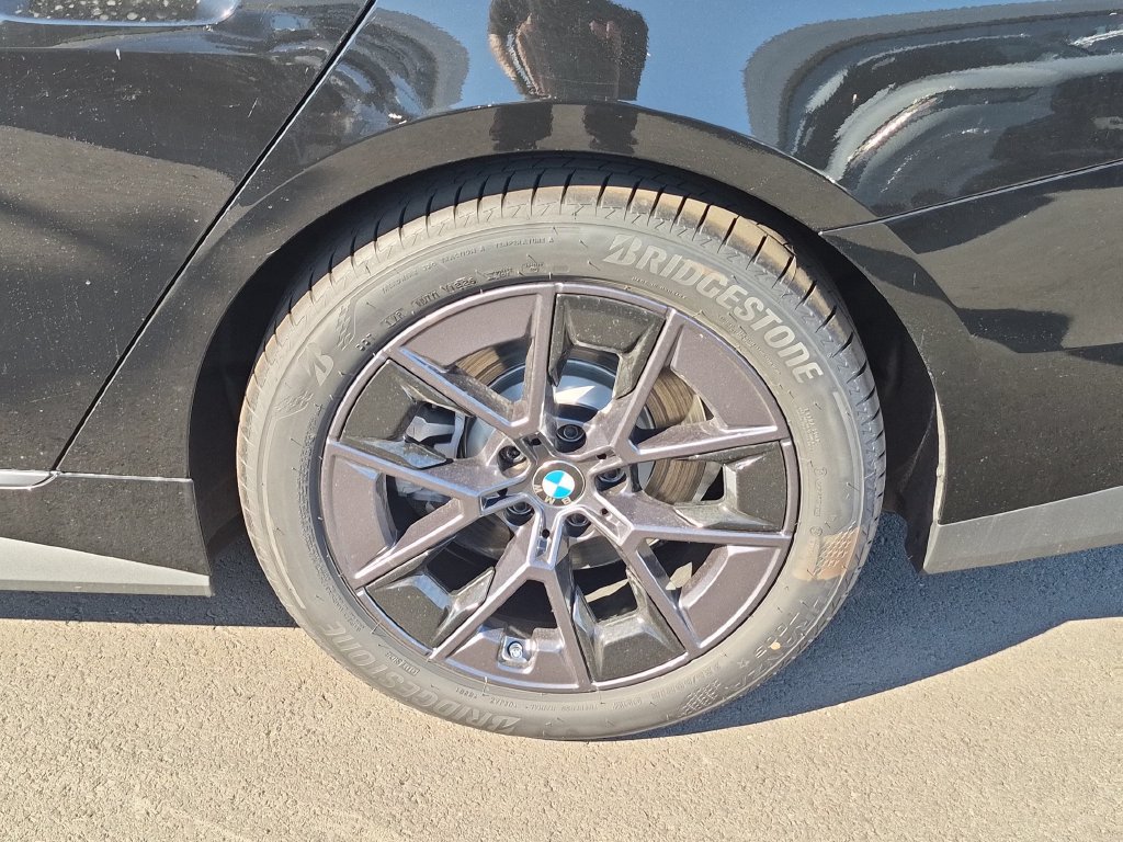 New 2026 BMW i4 eDrive40 w/ Driving Assistance Package RWD image 32