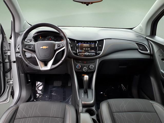 Used 2022 Chevrolet Trax LT w/ LT Convenience Package image 17