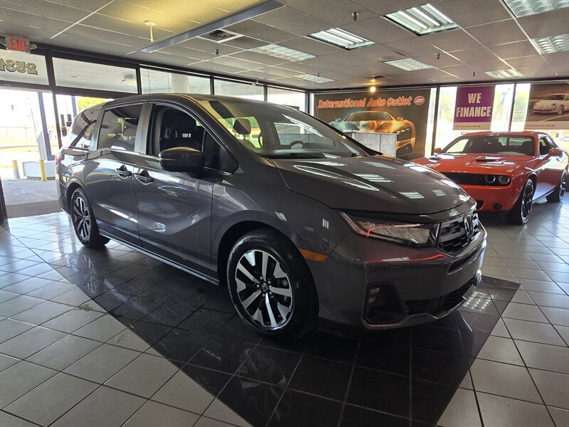 Used 2025 Honda Odyssey EX-L image 3