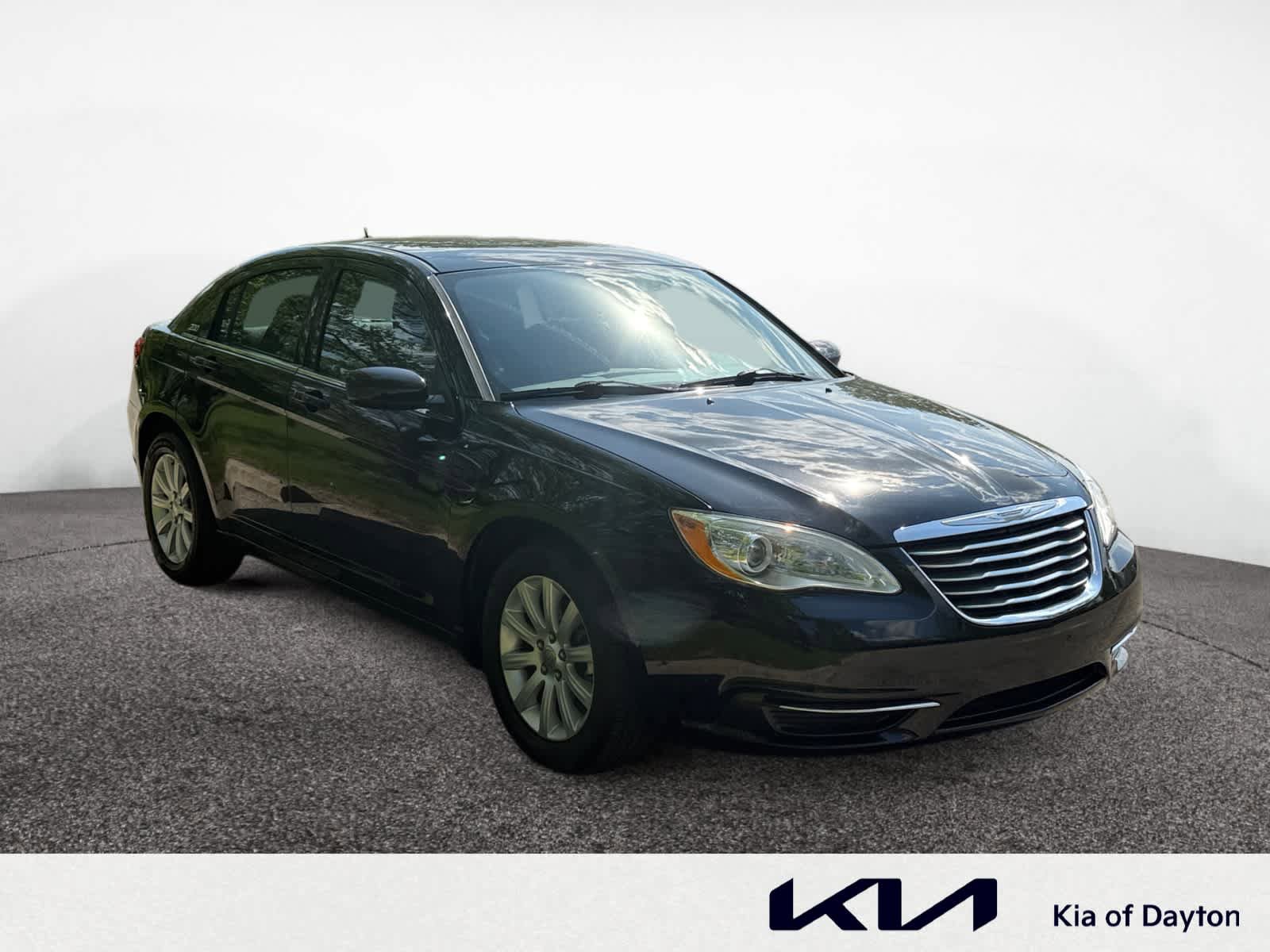 Used 2013 Chrysler 200 Touring w/ Cold Weather Group FWD image 3