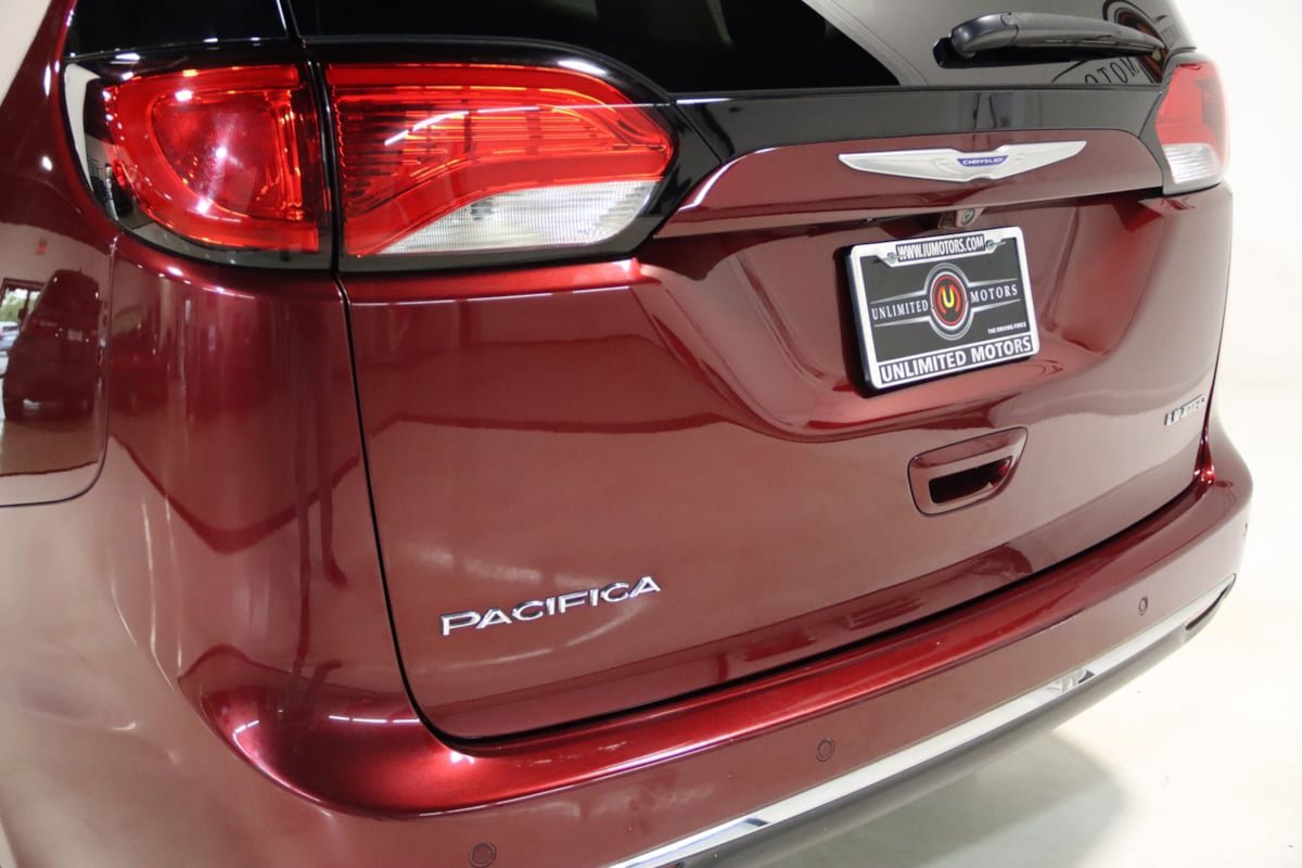 Used 2018 Chrysler Pacifica Limited FWD image 65