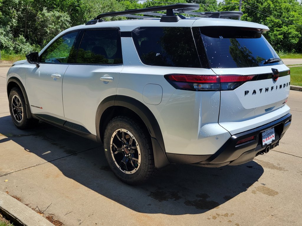 New 2026 Nissan Pathfinder Rock Creek w/ Rock Creek Premium Package AWD/4WD image 4