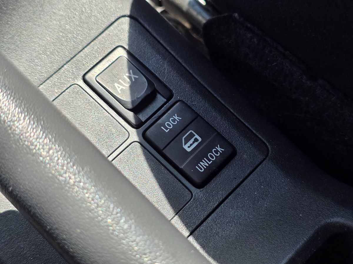 Used 2010 Toyota Yaris 4-Door Hatchback FWD image 42