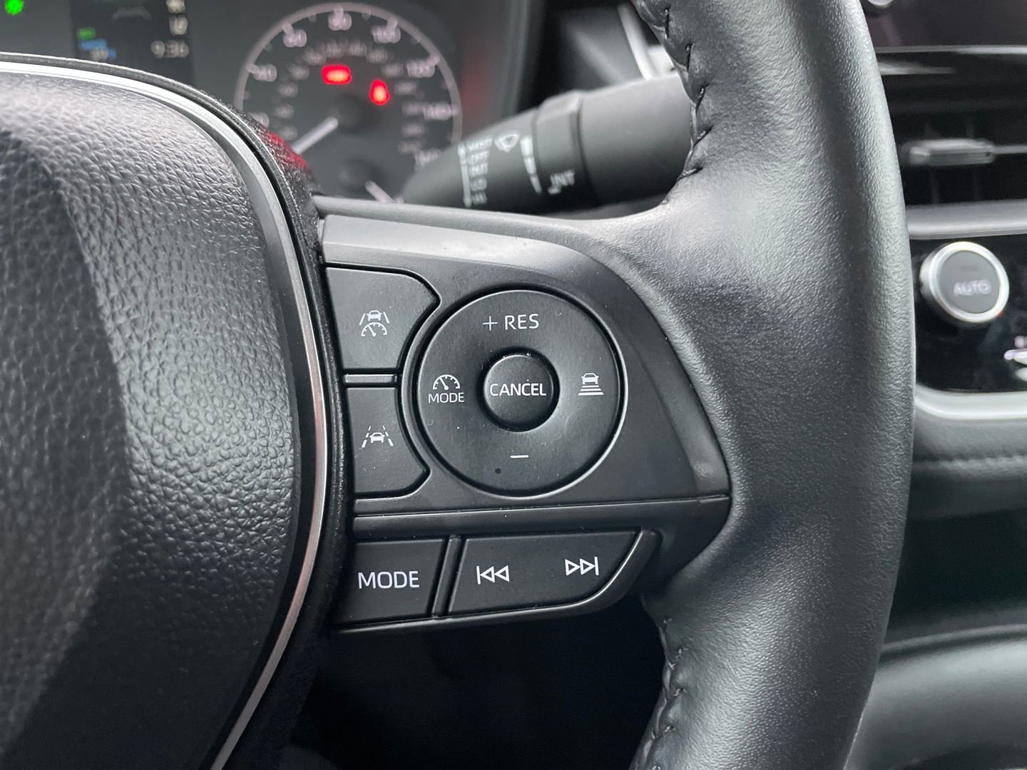 Certified 2025 Toyota Corolla SE image 23