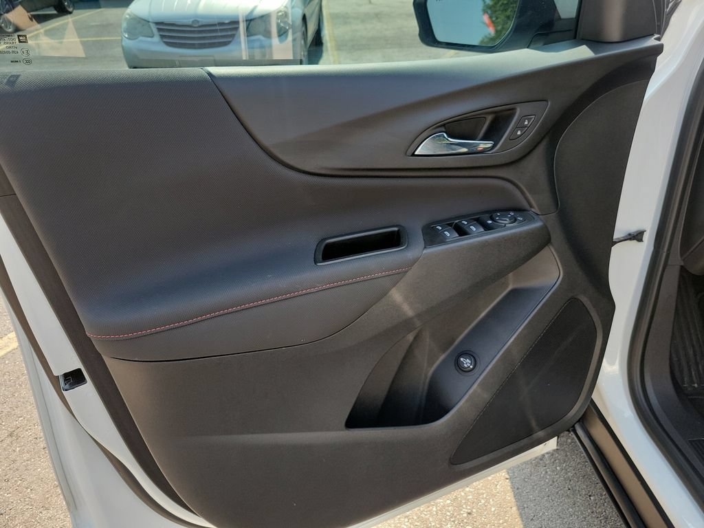Used 2022 Chevrolet Equinox RS FWD image 23
