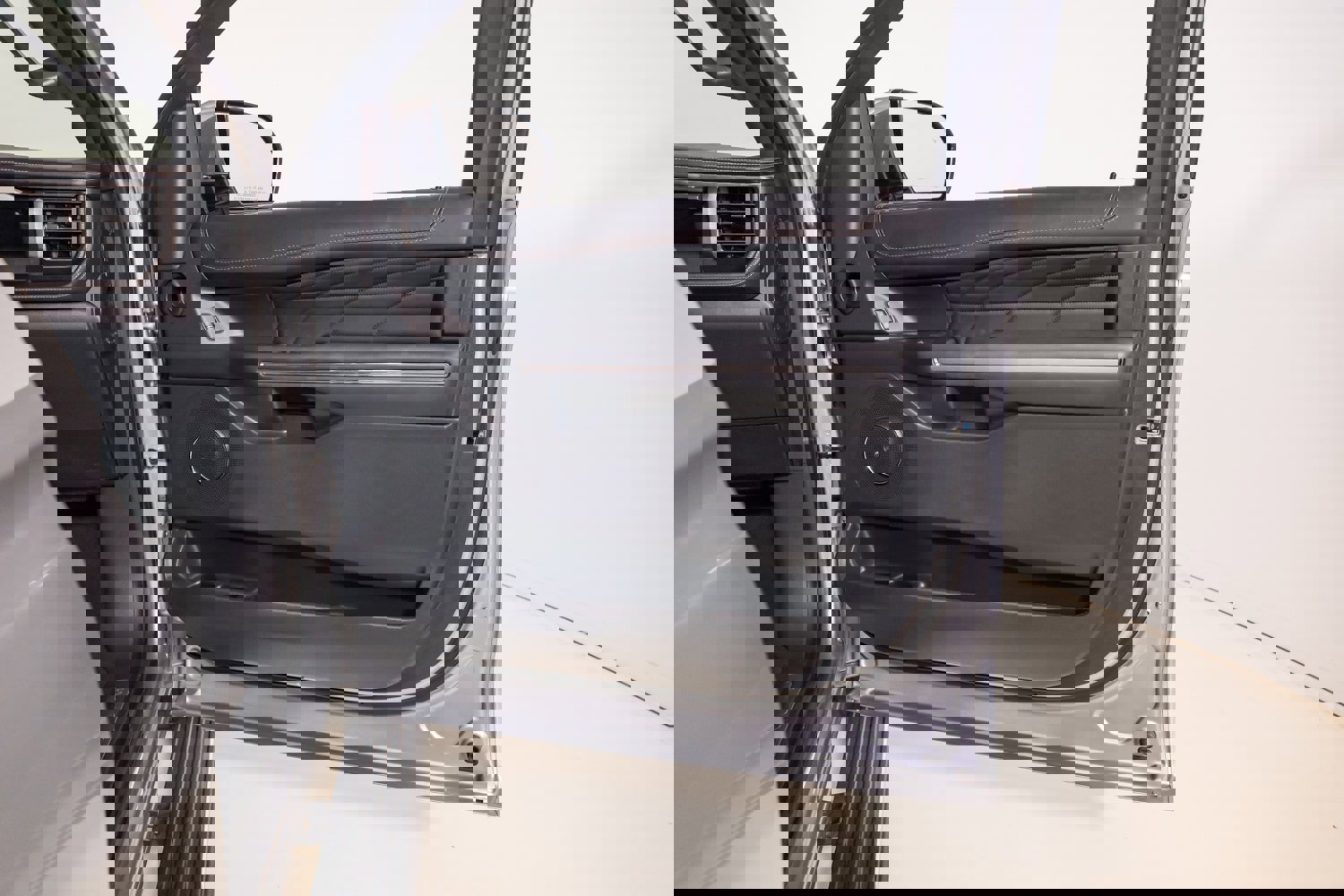 Used 2024 Ford Expedition Platinum image 37