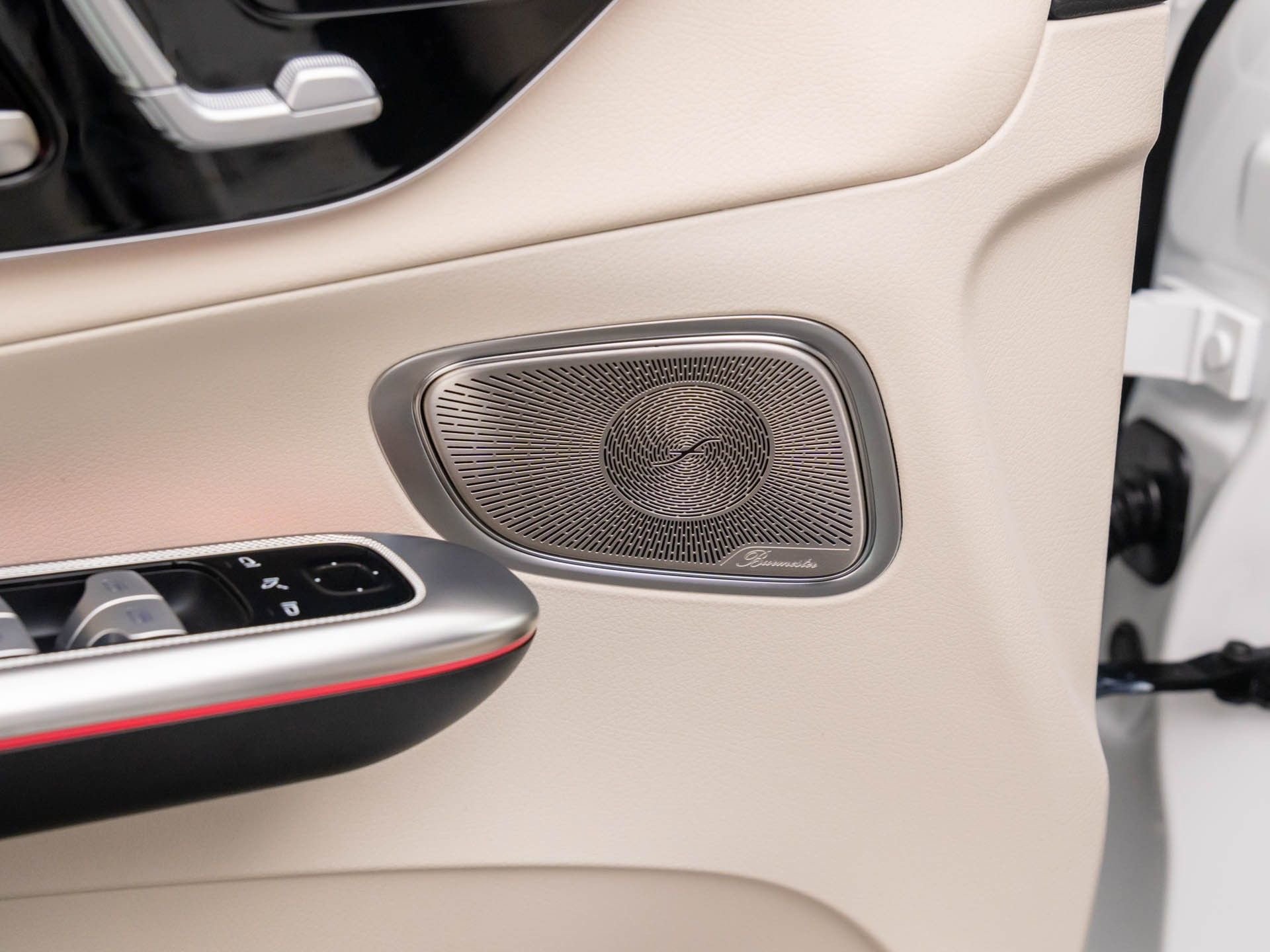 New 2025 Mercedes-Benz GLC 350e 4MATIC image 14