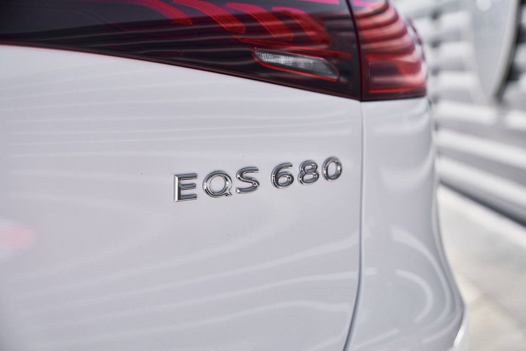 Used 2025 Mercedes-Benz Maybach EQS 680 4MATIC image 15