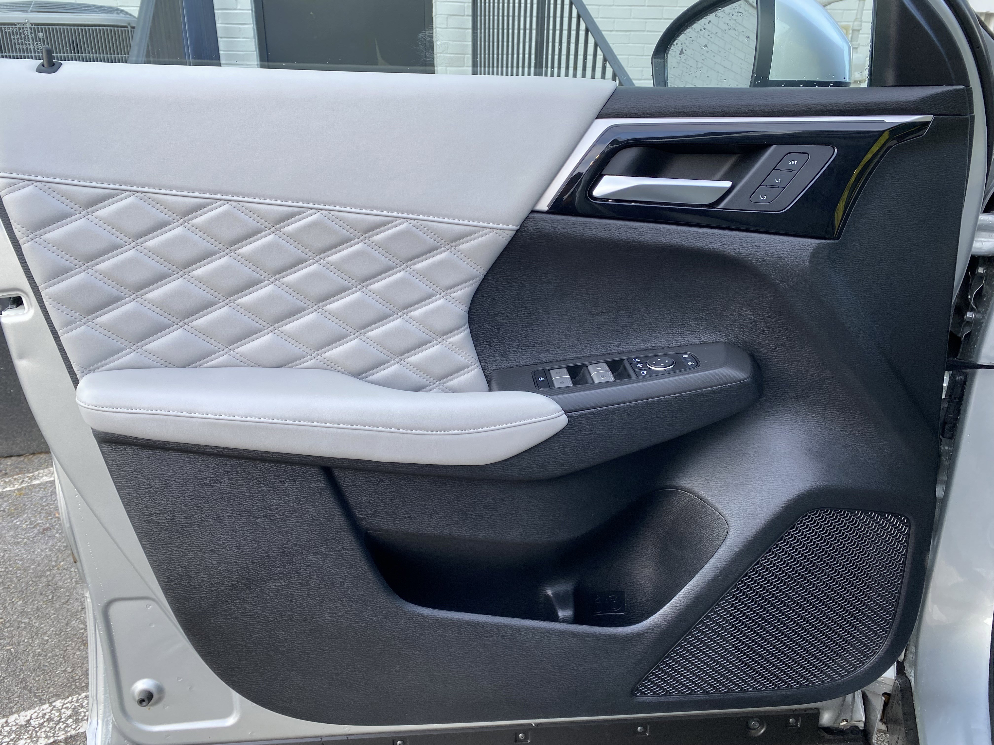 Used 2024 Mitsubishi Outlander 4WD Plug-In Hybrid image 15