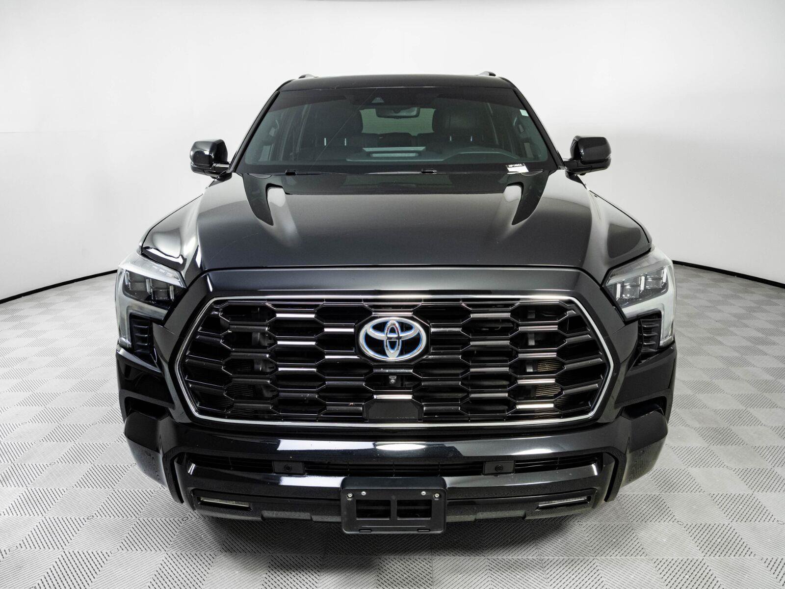 Used 2023 Toyota Sequoia Platinum AWD/4WD image 33