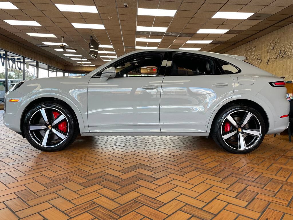 Used 2024 Porsche Cayenne Turbo AWD/4WD image 7