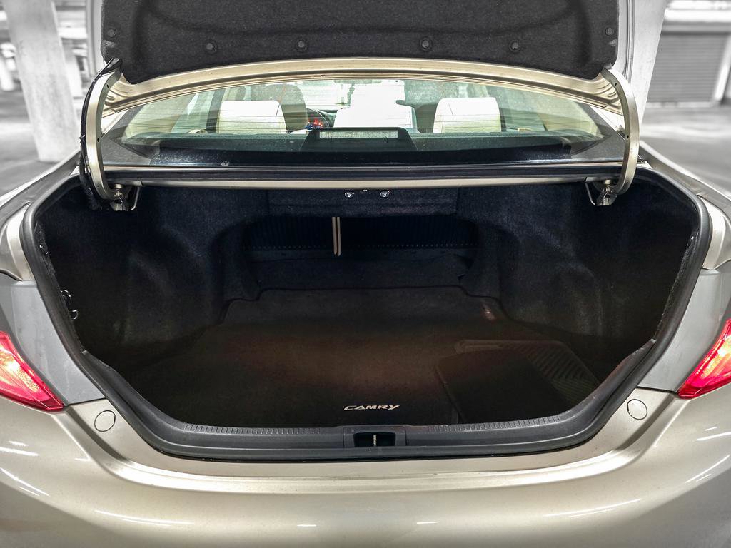 Used 2014 Toyota Camry XLE image 9