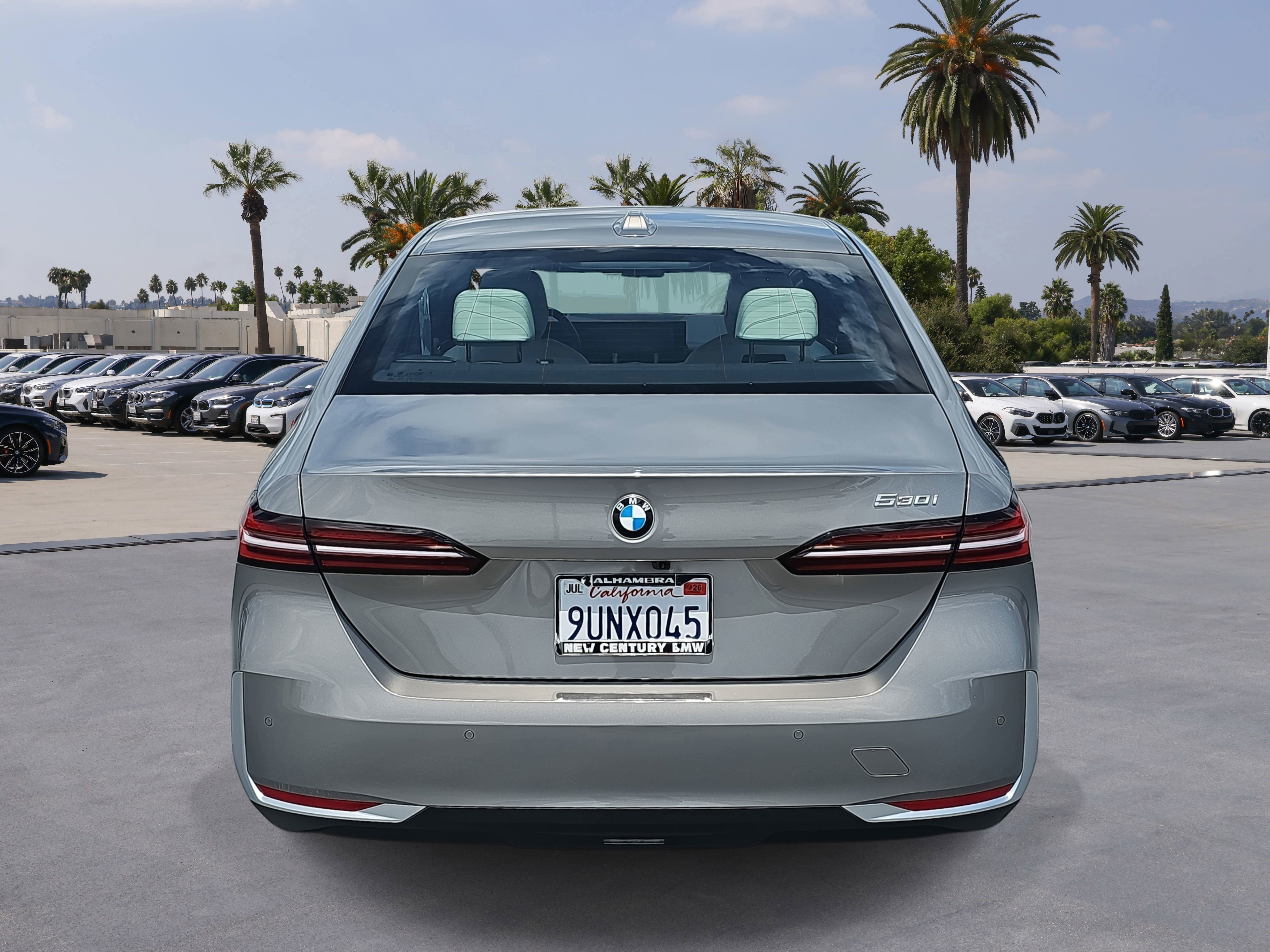 Used 2025 BMW 530i w/ Premium Package RWD image 6
